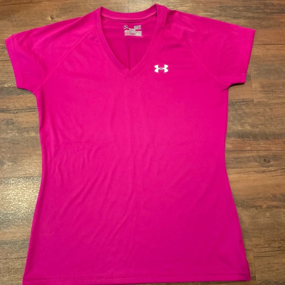 Semi-fitted. Under Armour Heat Gear Vneck Magenta